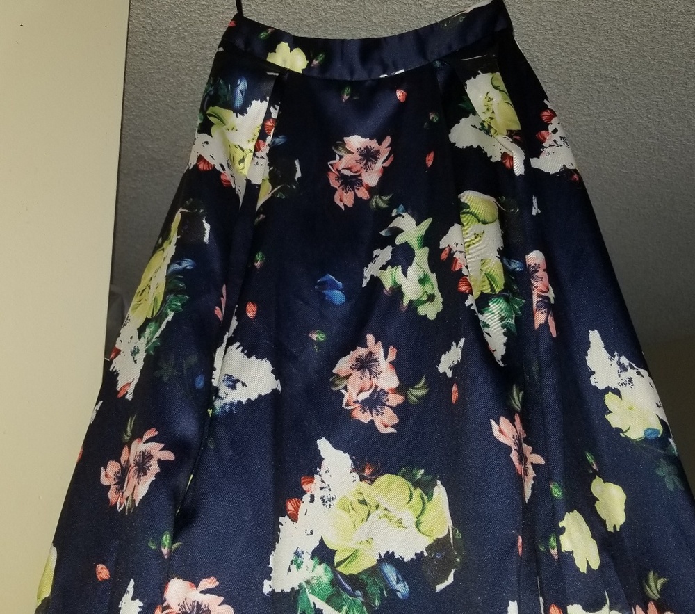 PROM DRESS - Picture 3 of 4